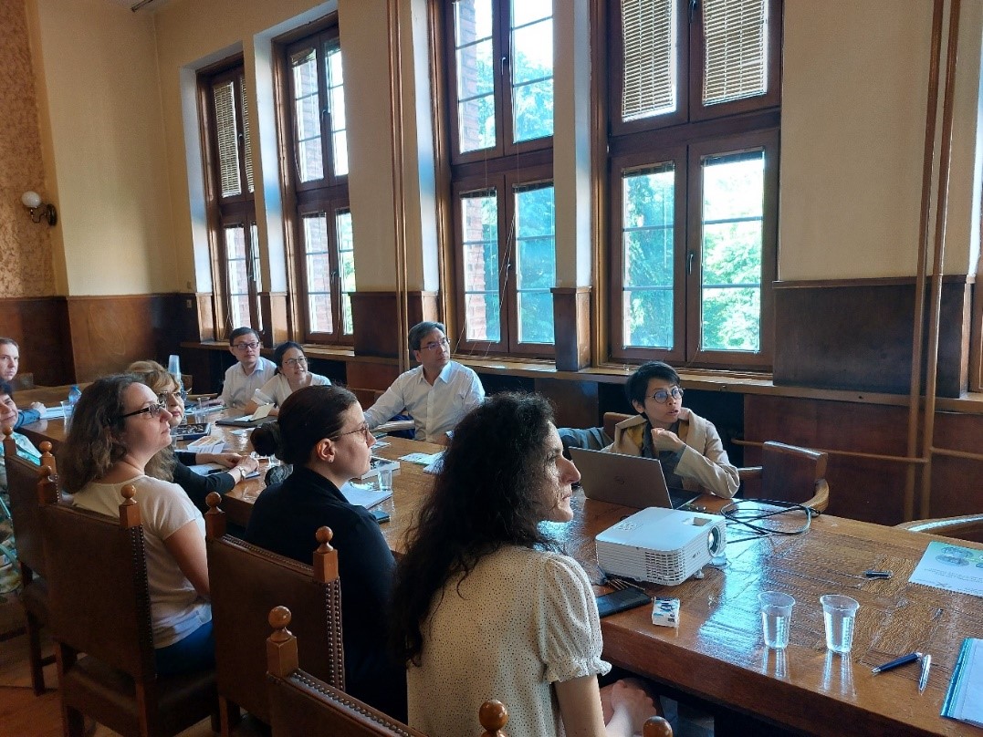 Prof. Lu Fan presents Tongji University